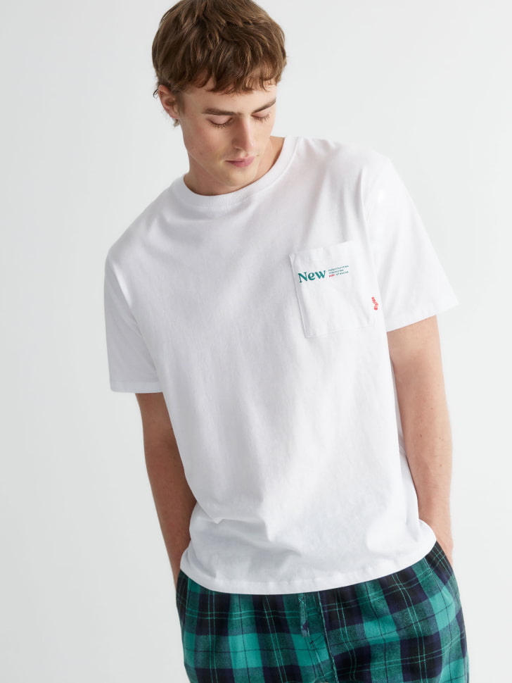 пижамная футболка с новогодним принтом из хлопка спереди