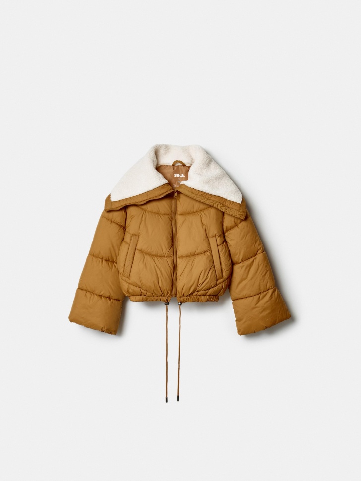 короткая куртка с объемным воротником для девочек по цене 3999 руб вид справа