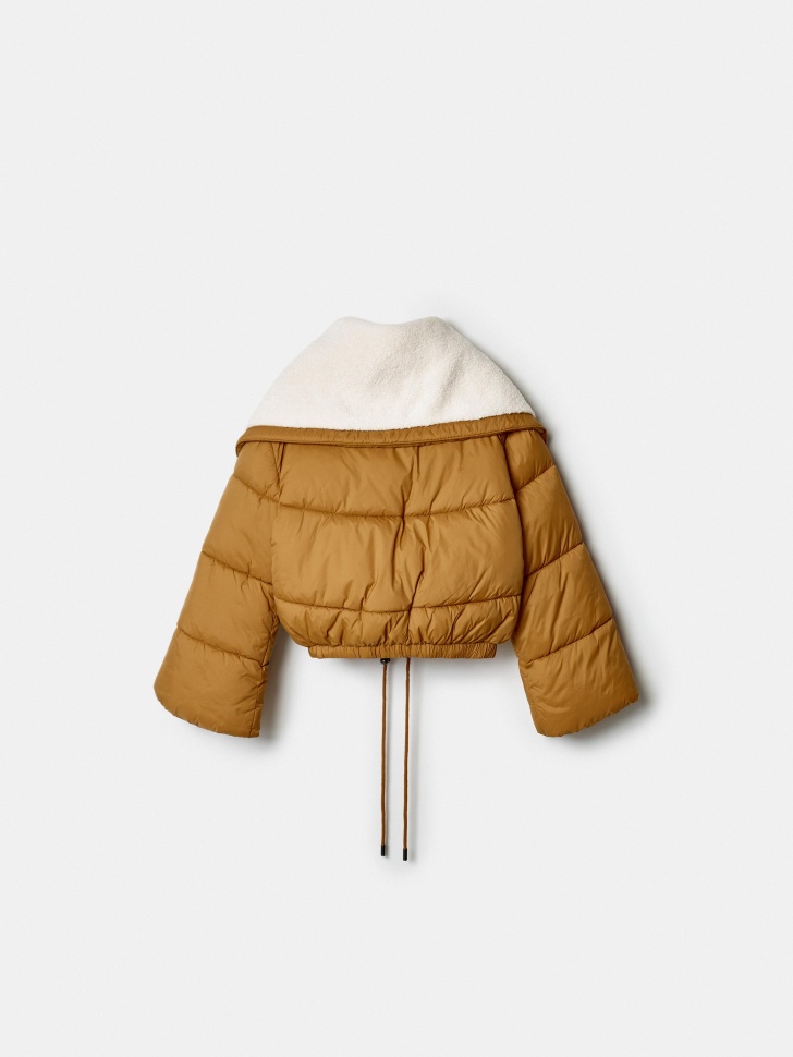 короткая куртка с объемным воротником для девочек из пуха спереди