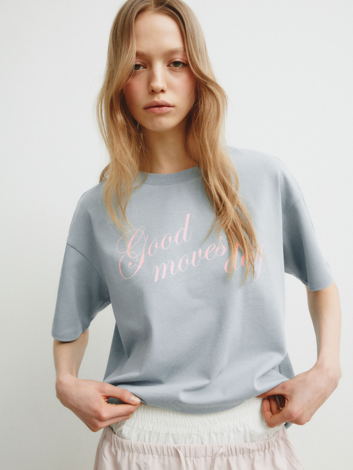 футболка с текстовым принтом из линейки  young 4610517723949 фотография