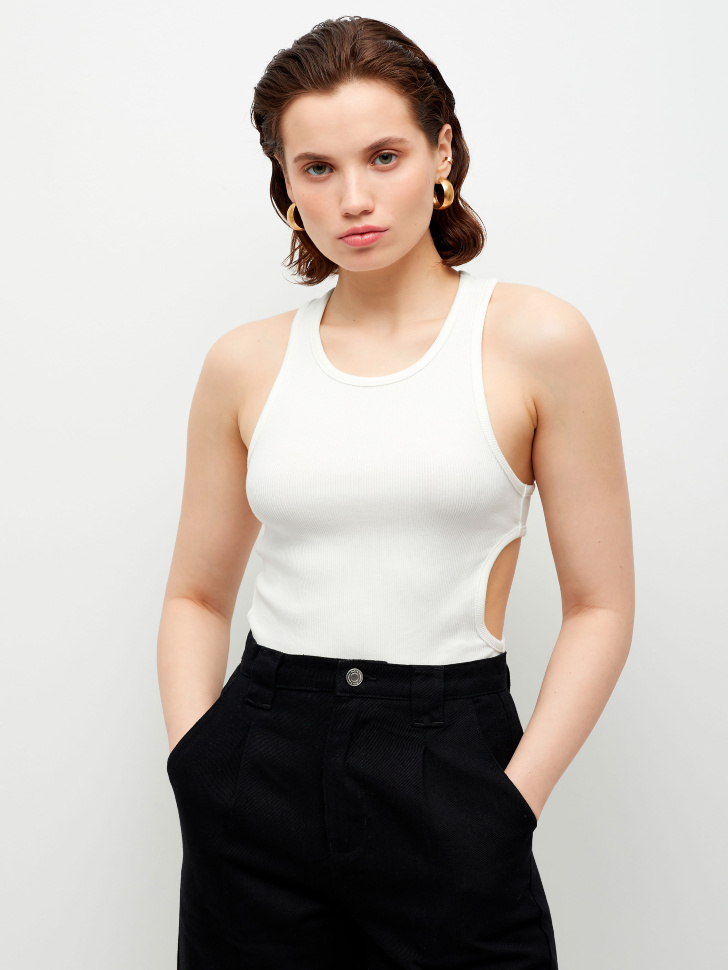 

Топ в рубчик с вырезами, Белый