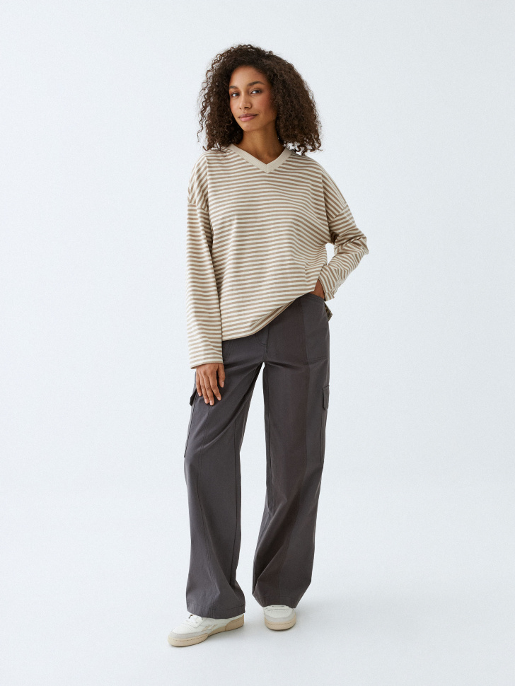 

Лонгслив ANNA OVERSIZE FIT с V-образным вырезом