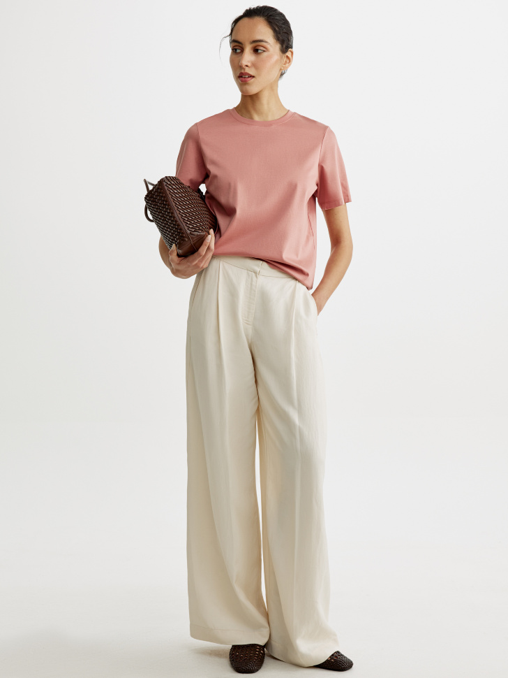 футболка оверсайз из смесового модала с содержанием шелка от бренда sela вид слева