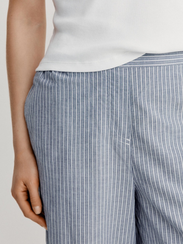 брюки прямого кроя из хлопка от бренда sela вид слева