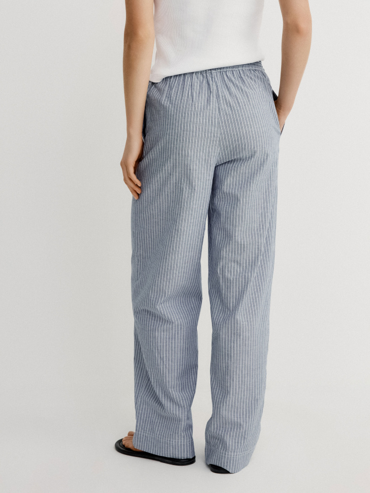 брюки прямого кроя из хлопка по цене 3599 руб вид справа