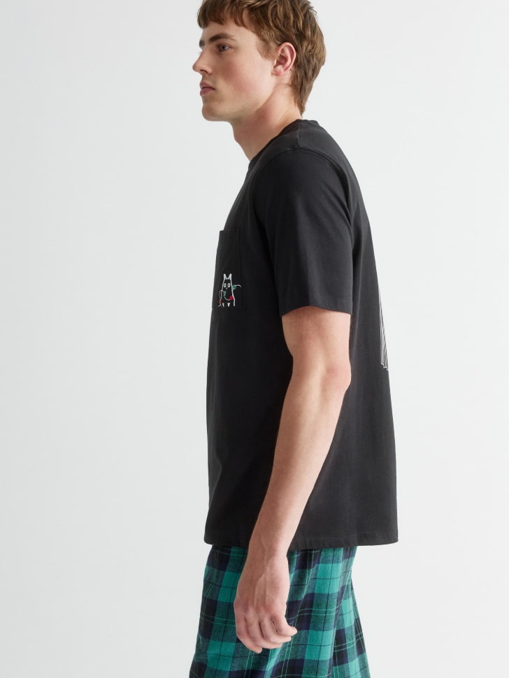 пижамная футболка с новогодним принтом из россии вид сбоку