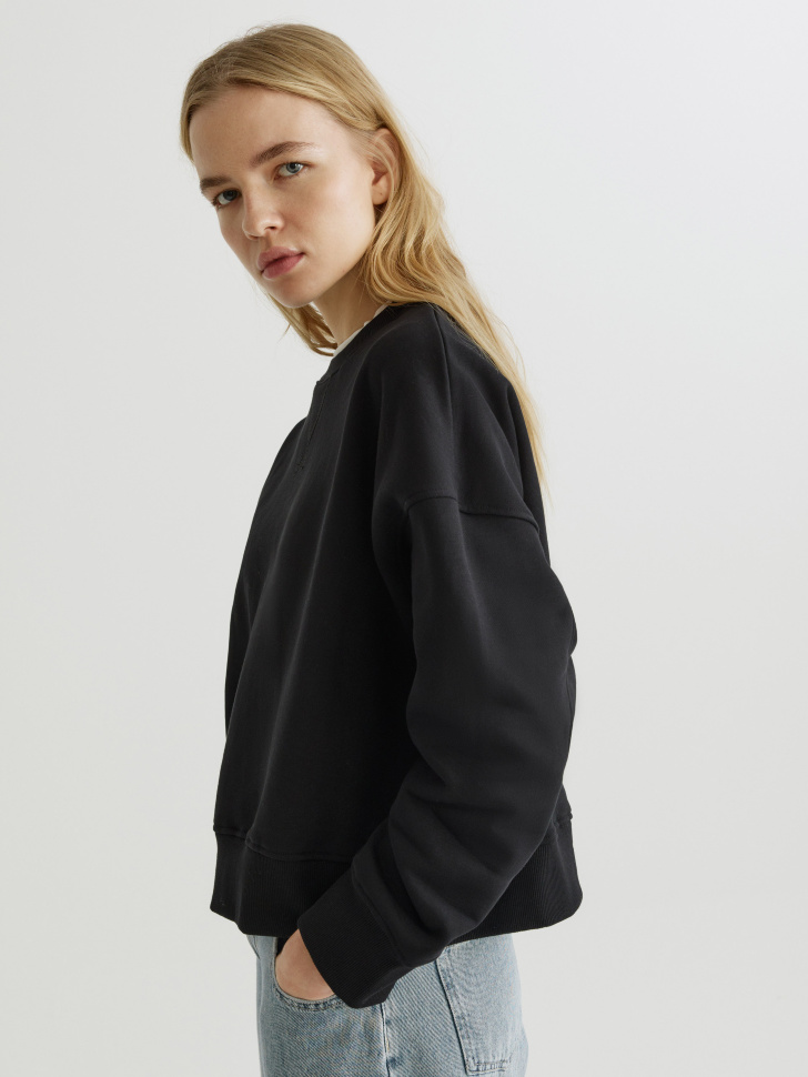 укороченный свитшот оверсайз по цене 3299 руб вид справа