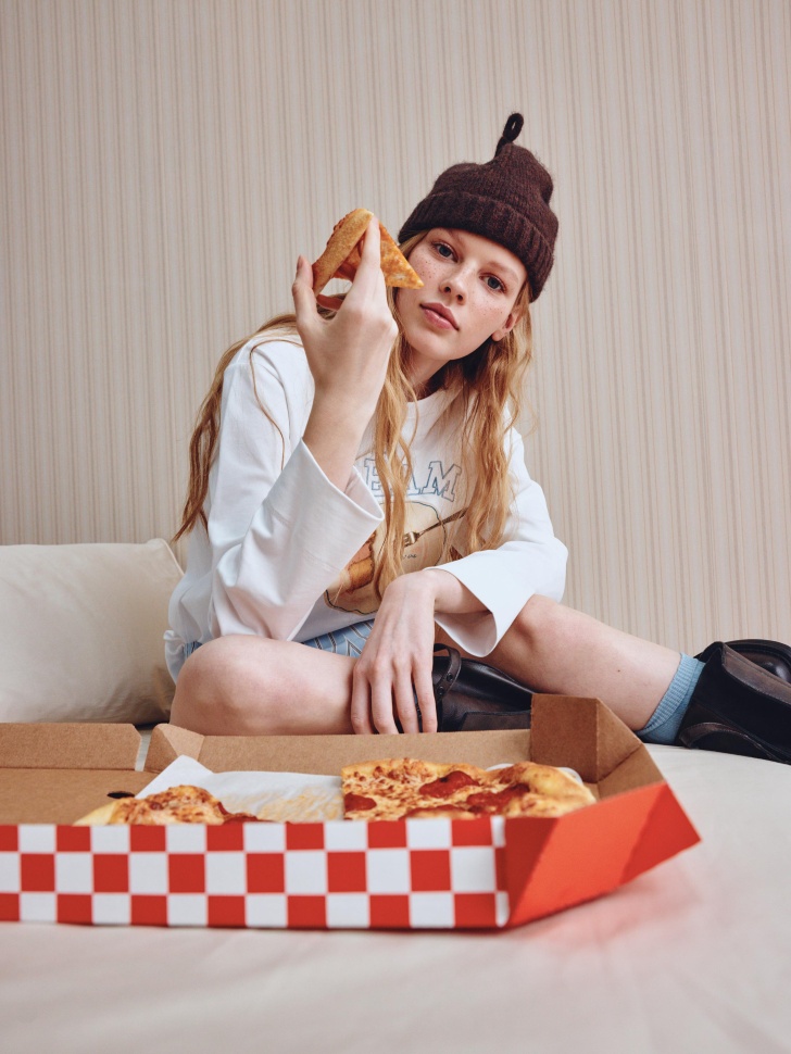 вязаная шапка-бини из линейки  young 4610517428042 фотография