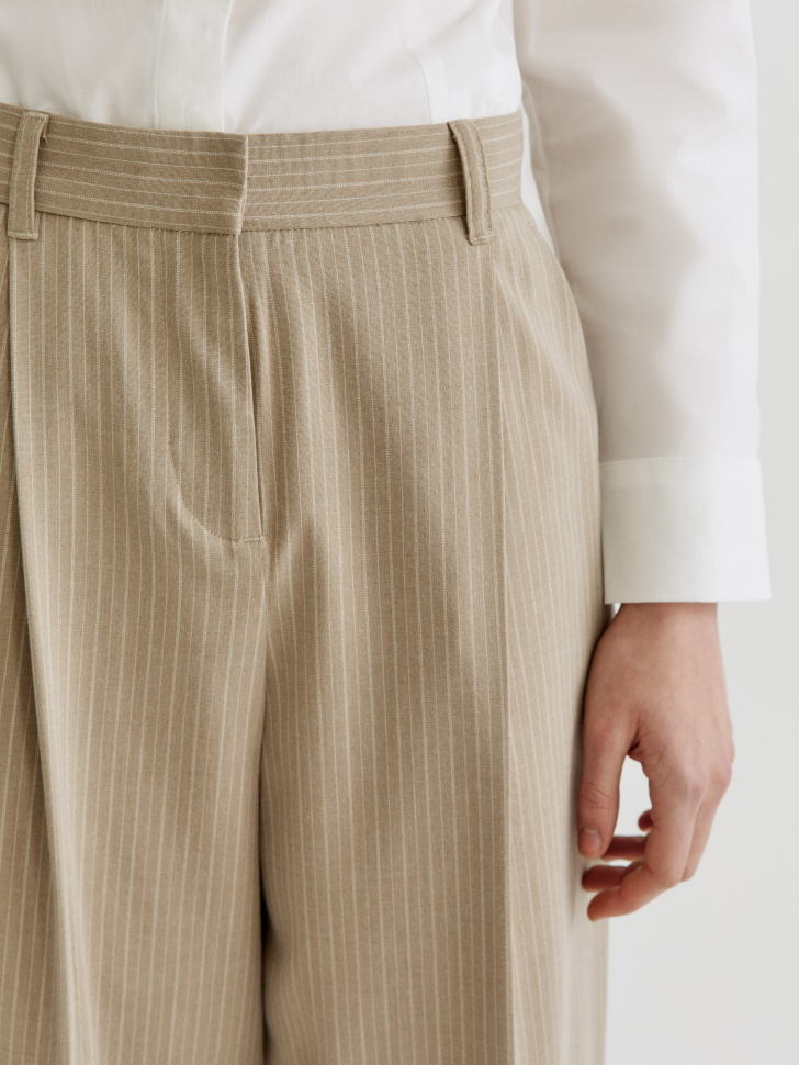 прямые укороченные брюки в полоску из россии вид сбоку