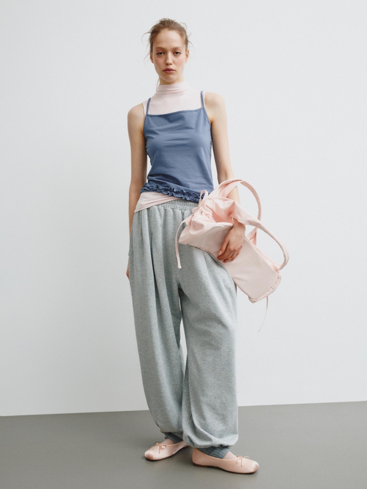 топ с оборкой из линейки  young от бренда sela вид слева