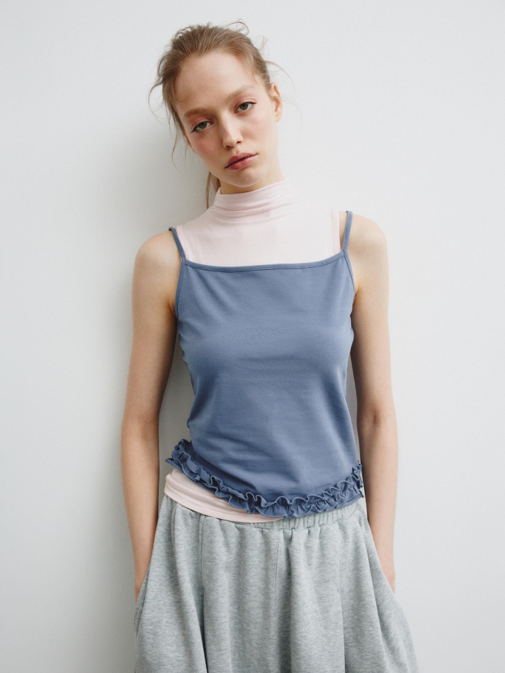 топ с оборкой из линейки  young из россии вид сбоку