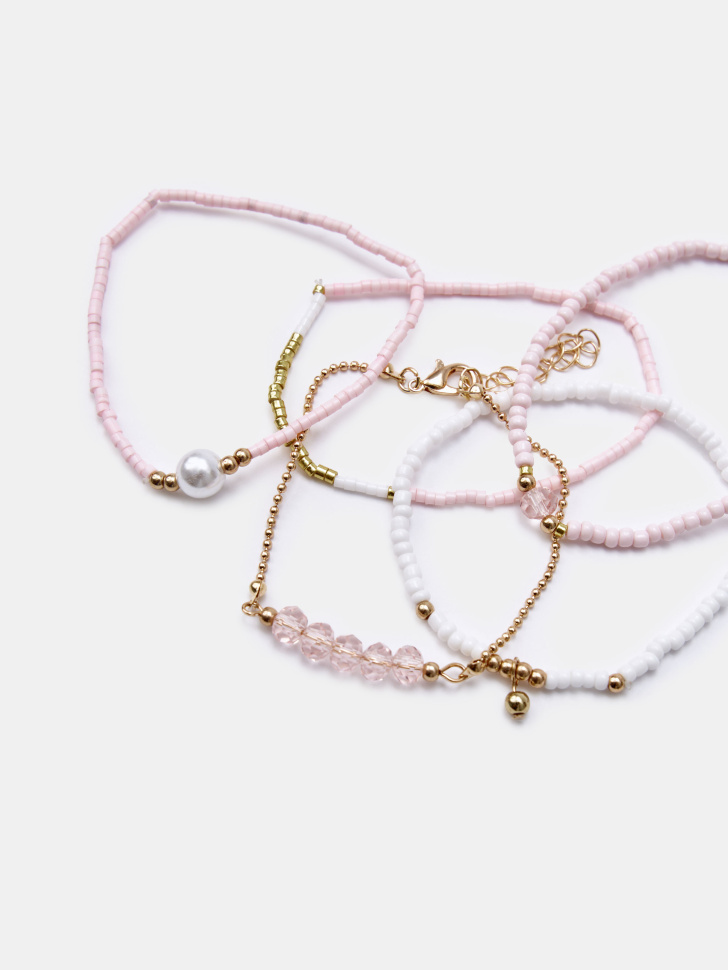 набор браслетов из бисера для девочек от бренда sela вид слева