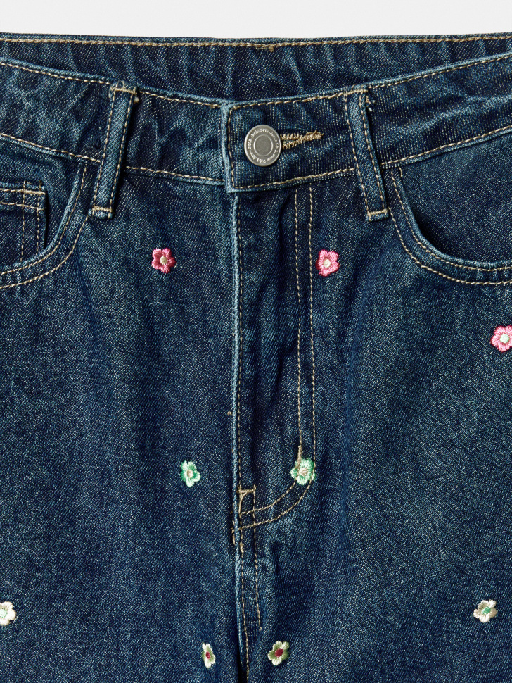 широкие джинсы с вышивкой для девочек по цене 3299 руб вид справа