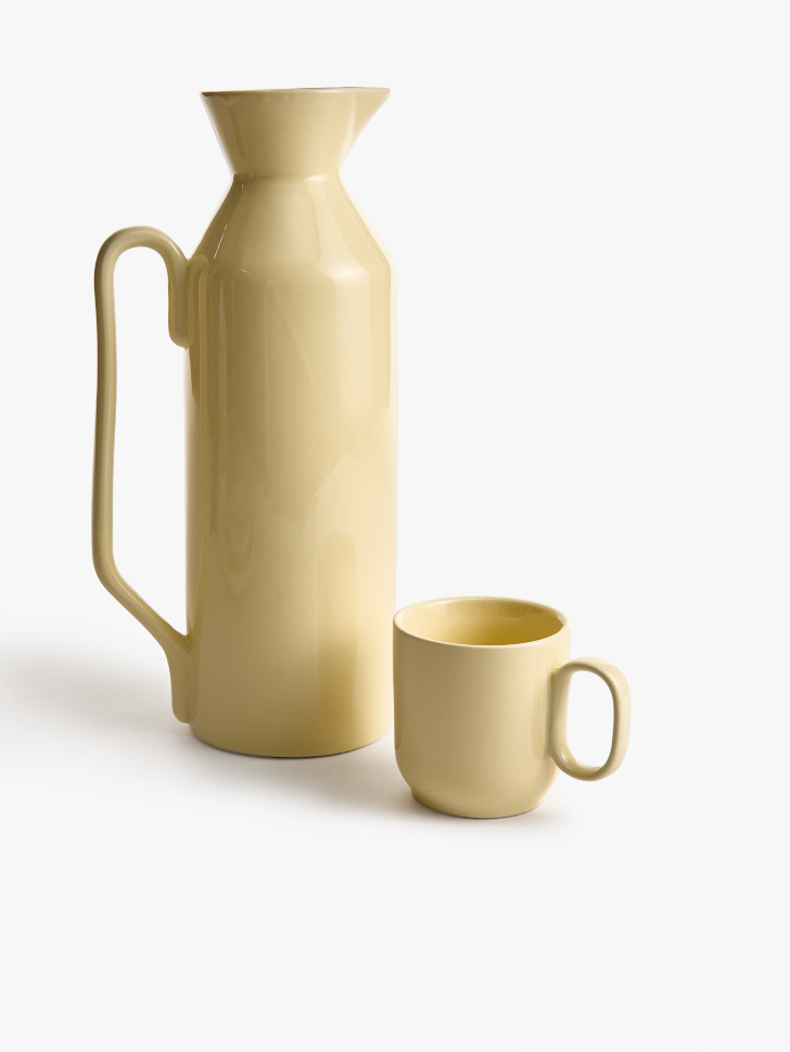 кувшин из фарфора от бренда sela вид слева