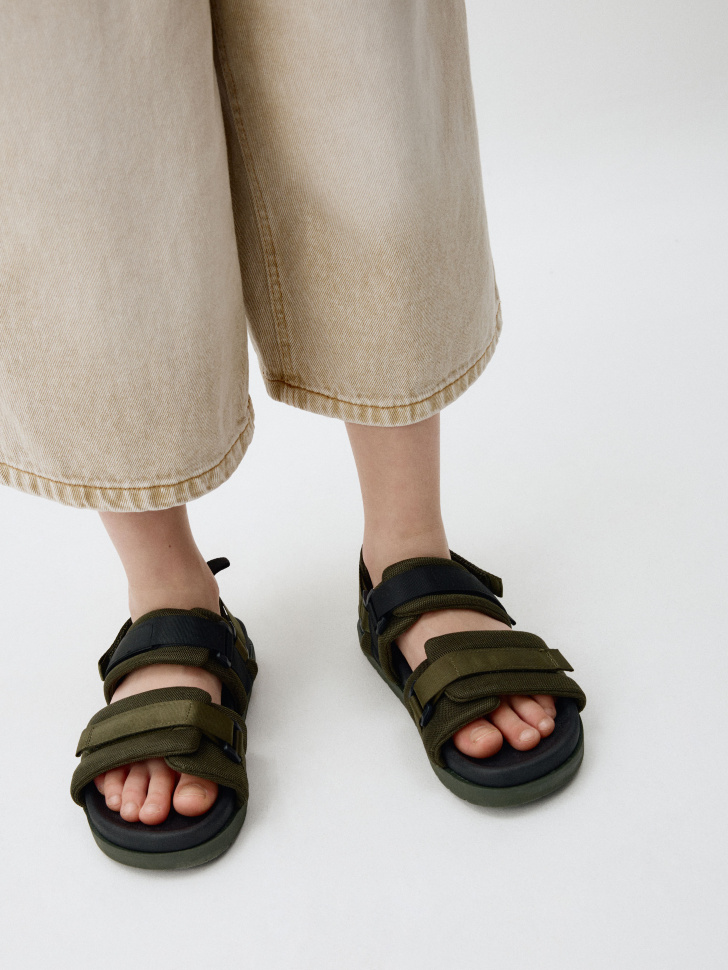 сандалии на липучках детские от бренда sela вид слева