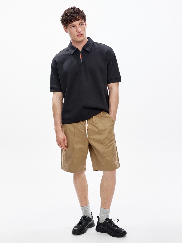 трикотажное поло оверсайз на молнии от бренда sela вид слева