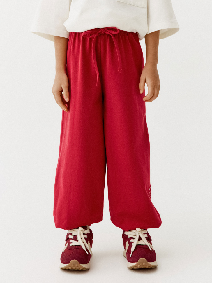 джоггеры оверсайз для девочек от бренда sela вид слева