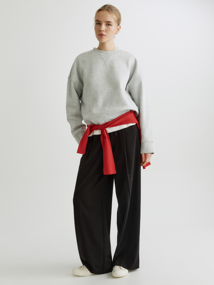 укороченный свитшот оверсайз от бренда sela вид слева