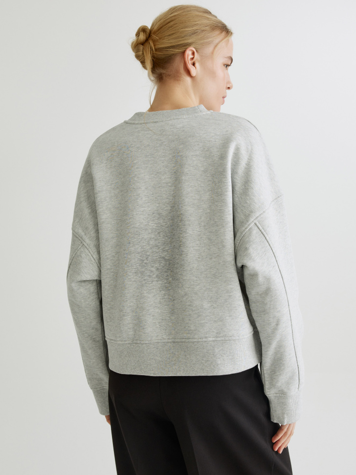 укороченный свитшот оверсайз по цене 3299 руб вид справа