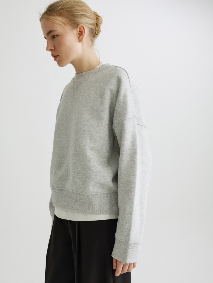 укороченный свитшот оверсайз из россии вид сбоку