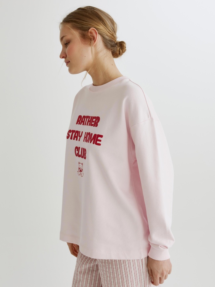 домашний свитшот с объемным принтом из россии вид сбоку