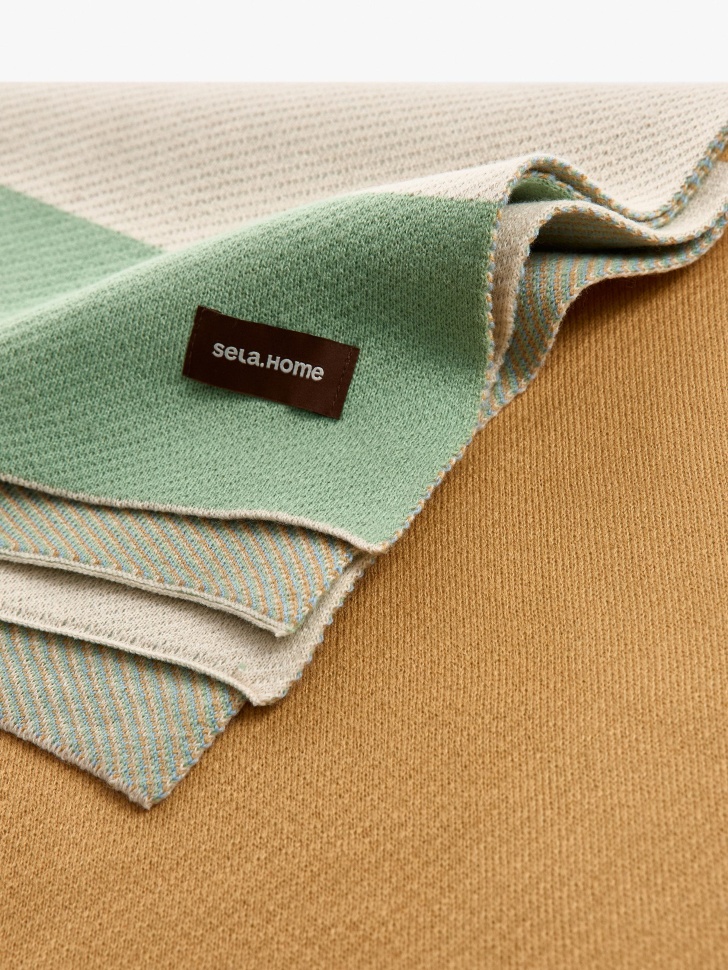 плед с бахрамой по цене 3599 руб вид справа