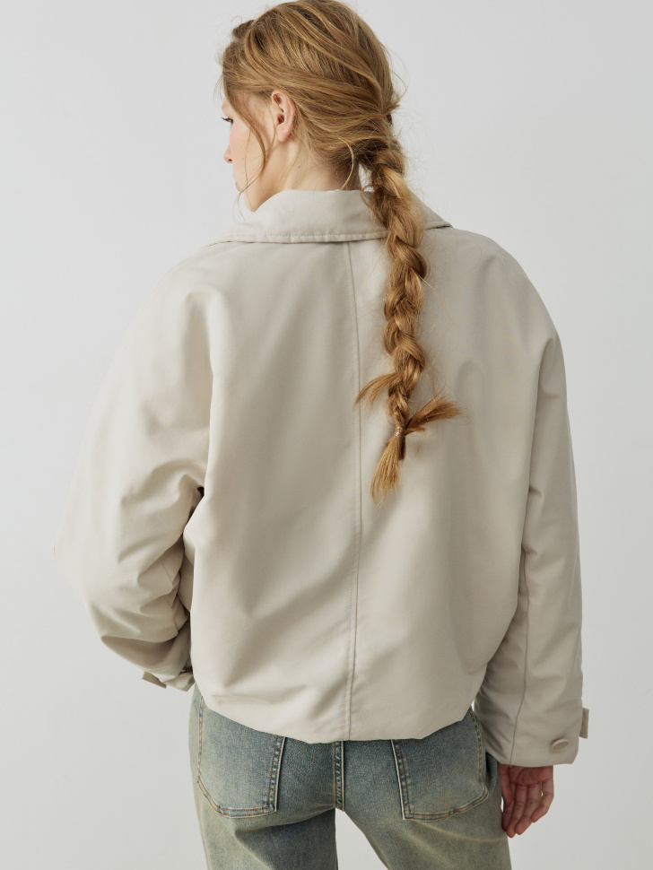 утепленная куртка с капюшоном из линейки  young из россии вид сбоку