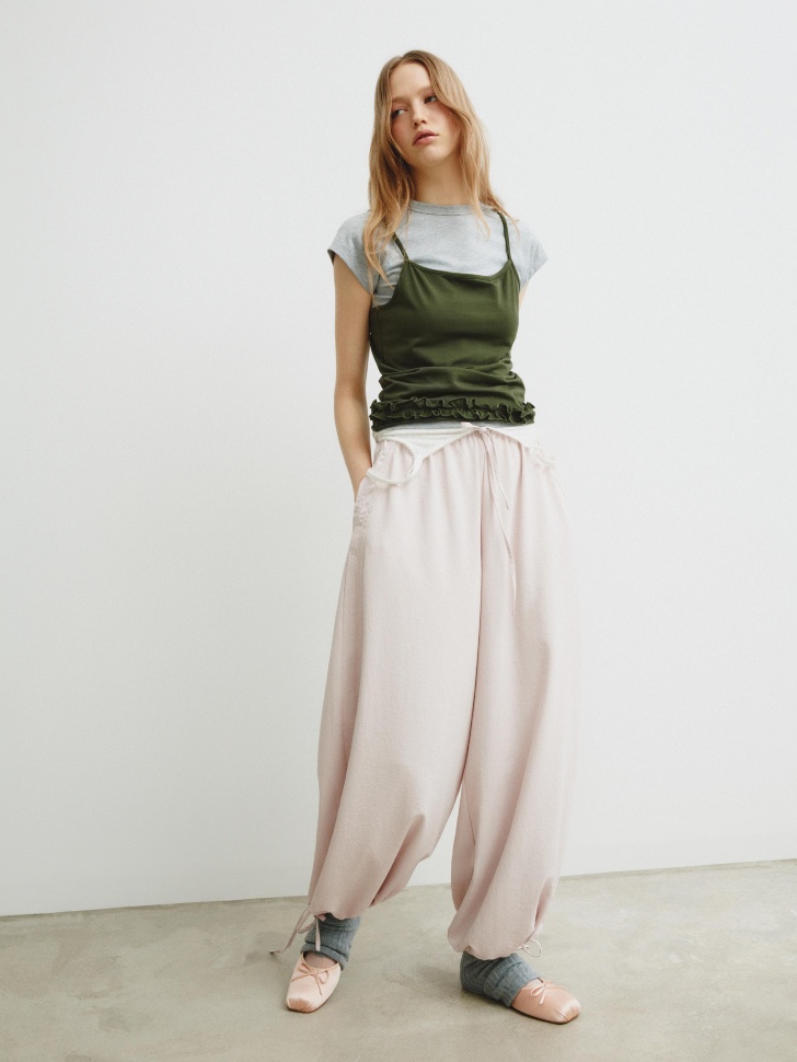 топ с оборкой из линейки  young по цене 1299 руб вид справа