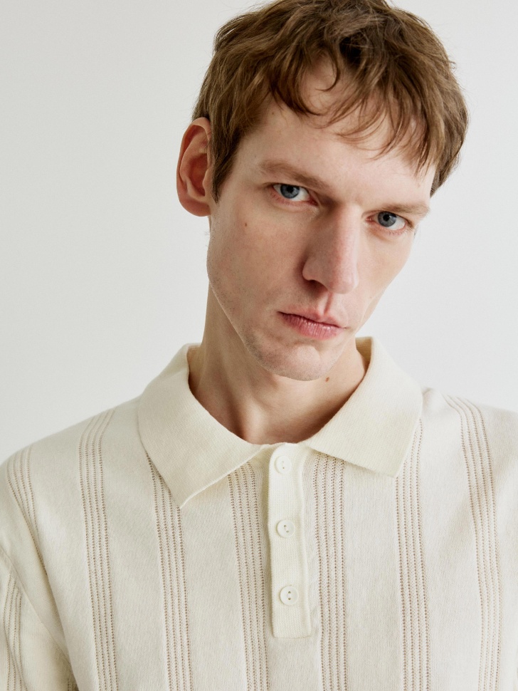 вязаное поло с коротким рукавом по цене 3599 руб вид справа