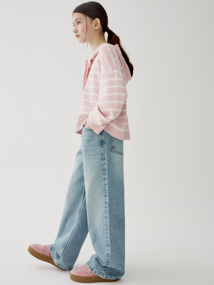 Свободные джинсы с потертостями для девочек 2999₽