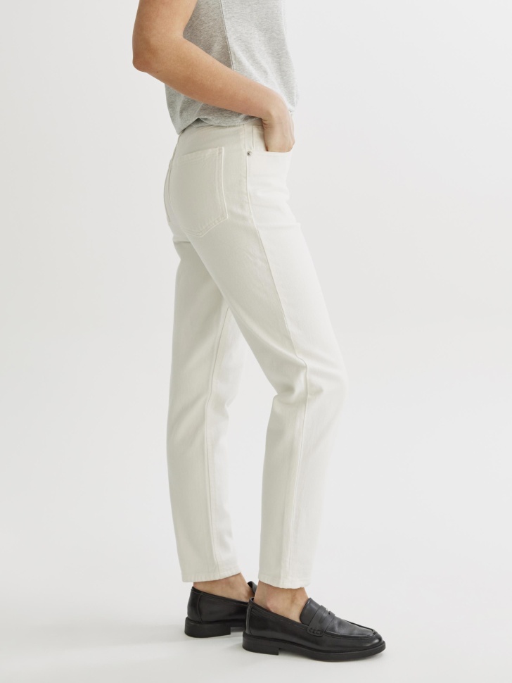 укороченные джинсы 404 мом с высокой посадкой из россии вид сбоку