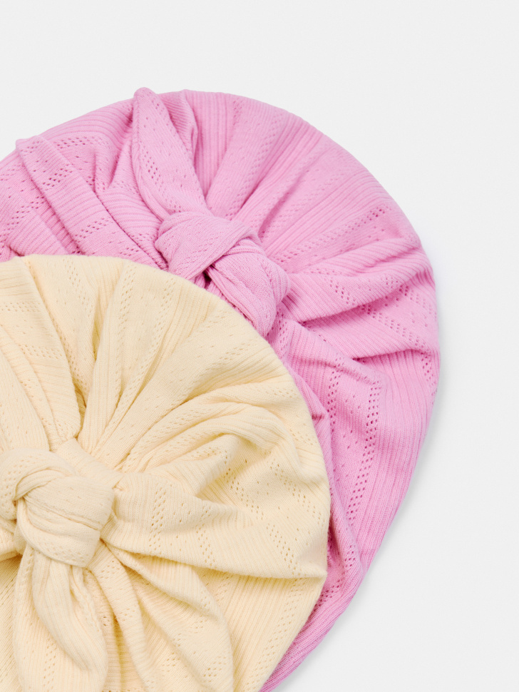 набор из 2 трикотажных шапок с узелком для малышей от бренда sela вид слева