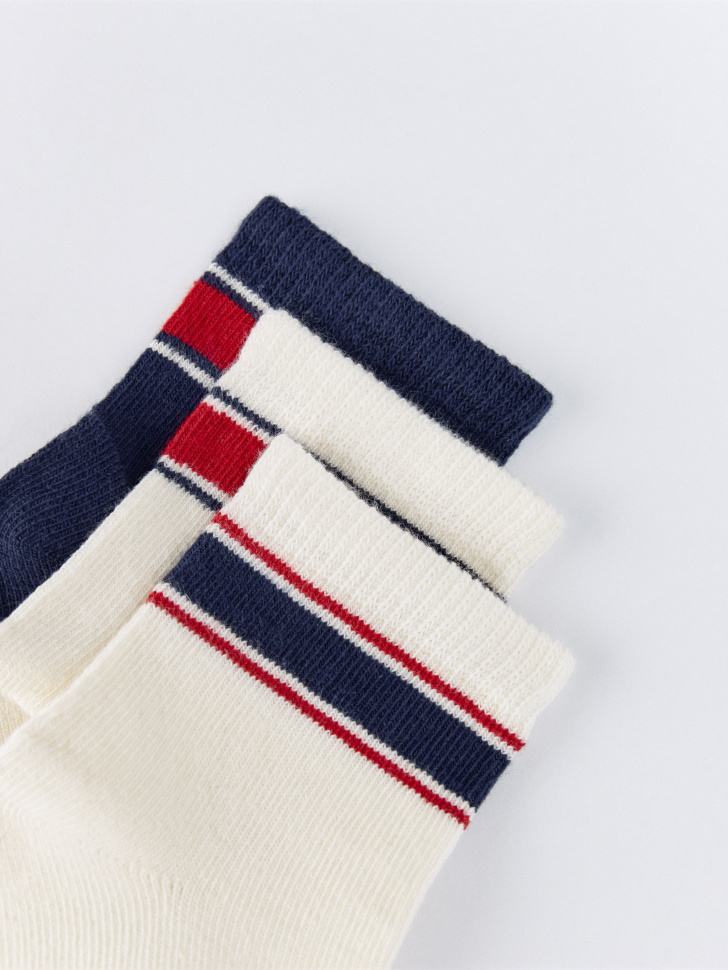 набор из 3 пар носков для малышей от бренда sela вид слева