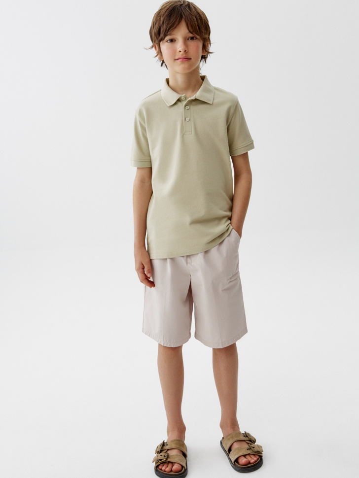 базовое поло с коротким рукавом для мальчиков от бренда sela вид слева