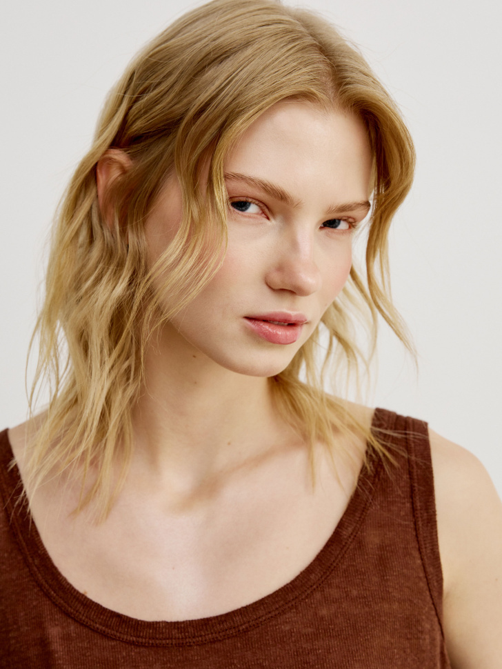 топ из льна из россии вид сбоку