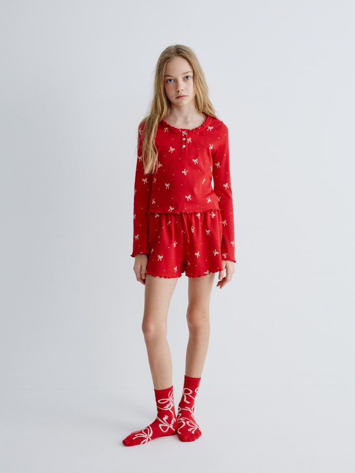 новогодняя пижама с принтом для девочек 4680798782126 по акции