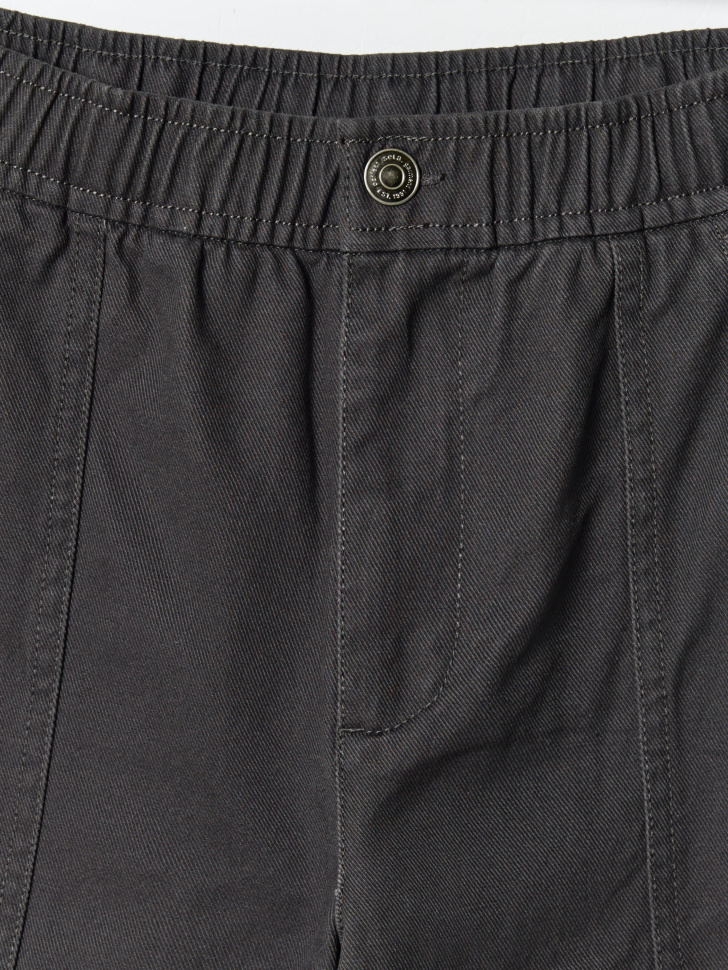 твиловые брюки на резинке для мальчиков по цене 2599 руб вид справа