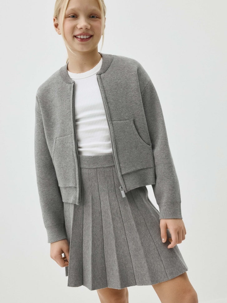 

Вязаный бомбер для девочек