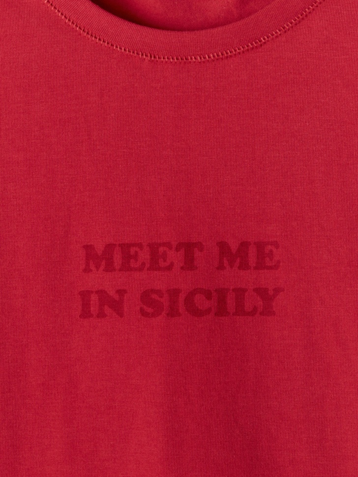 приталенная футболка с принтом от бренда sela вид слева