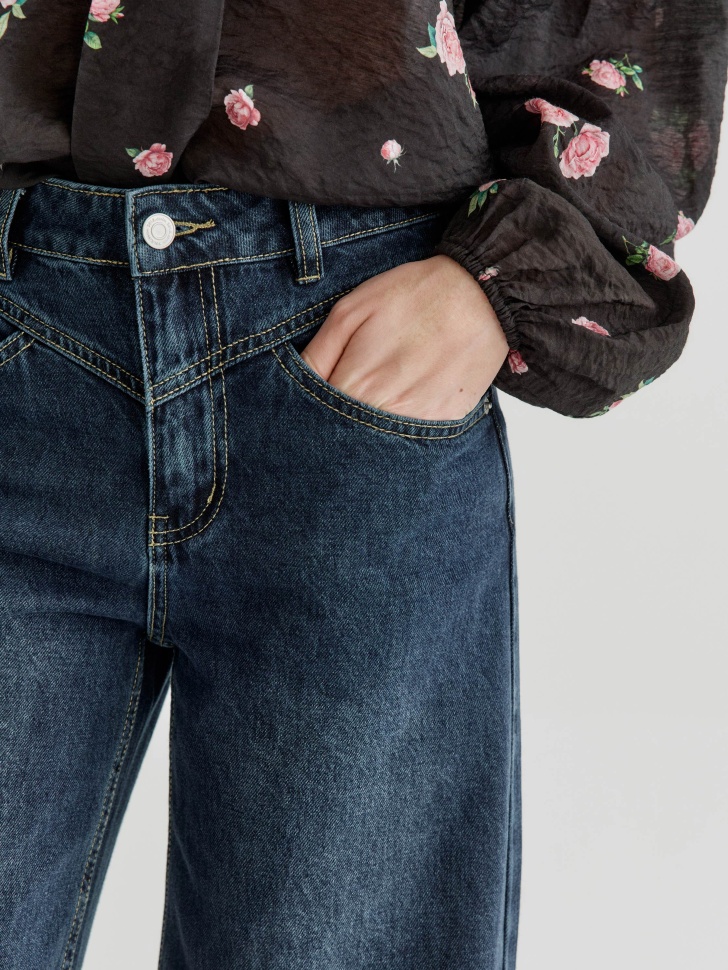 широкие джинсы с декоративной кокеткой от бренда sela вид слева