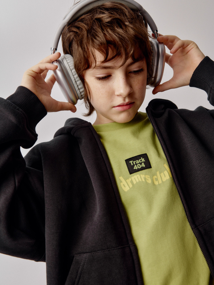 футболка оверсайз с принтом для мальчиков от бренда sela вид слева