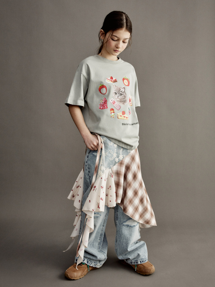 футболка с принтом для девочек от бренда sela вид слева