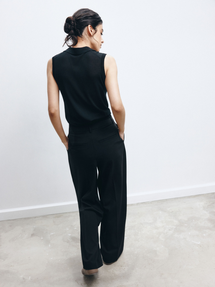 Товар перламутрового цвета с внутренней стороны