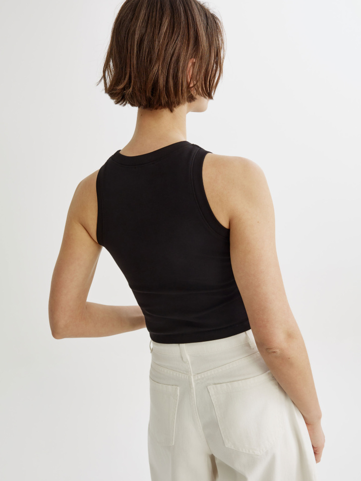 укороченный топ из интерлока по цене 999 руб вид справа