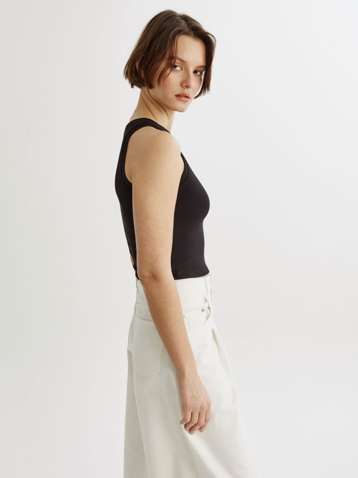 укороченный топ из интерлока из россии вид сбоку