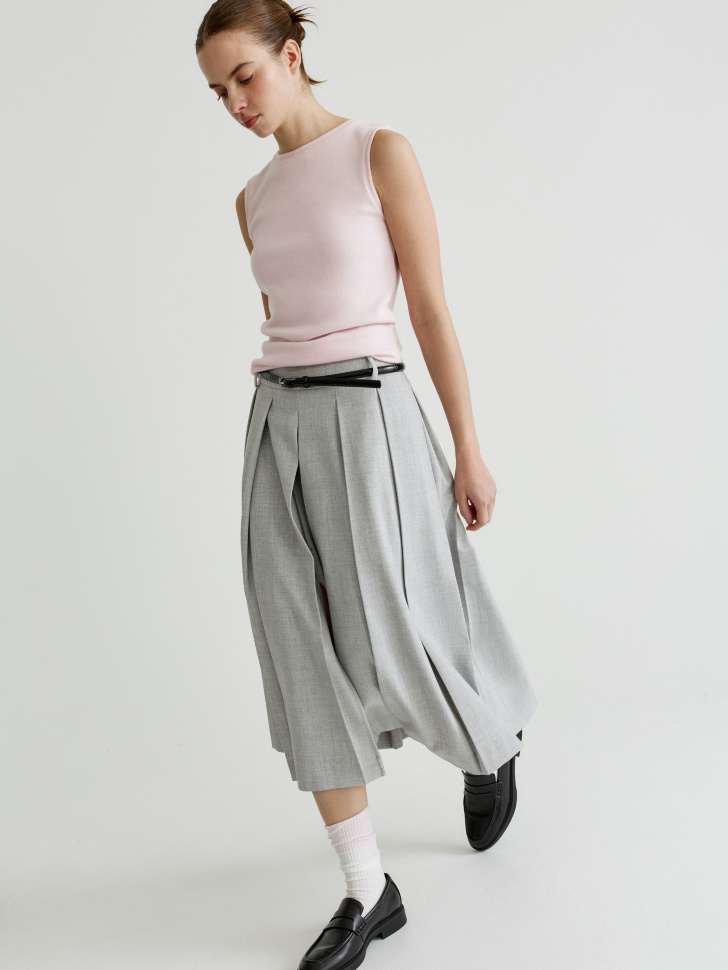 плотный топ из мягкого трикотажа от бренда sela вид слева