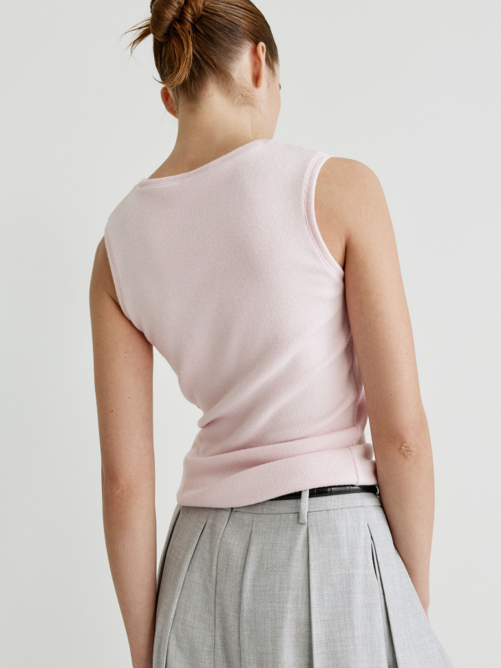 плотный топ из мягкого трикотажа по цене 1599 руб вид справа